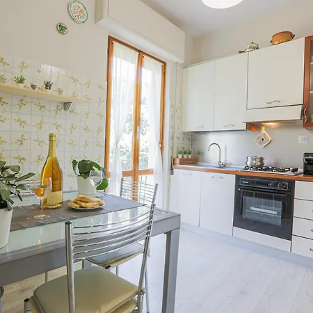 15 Minutes From The Sea - Ac - Quiet - King - Balcony *